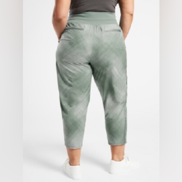 NWT Athleta Nolita Slim Tapered Print Crop Size 24 - Picture 2 of 10